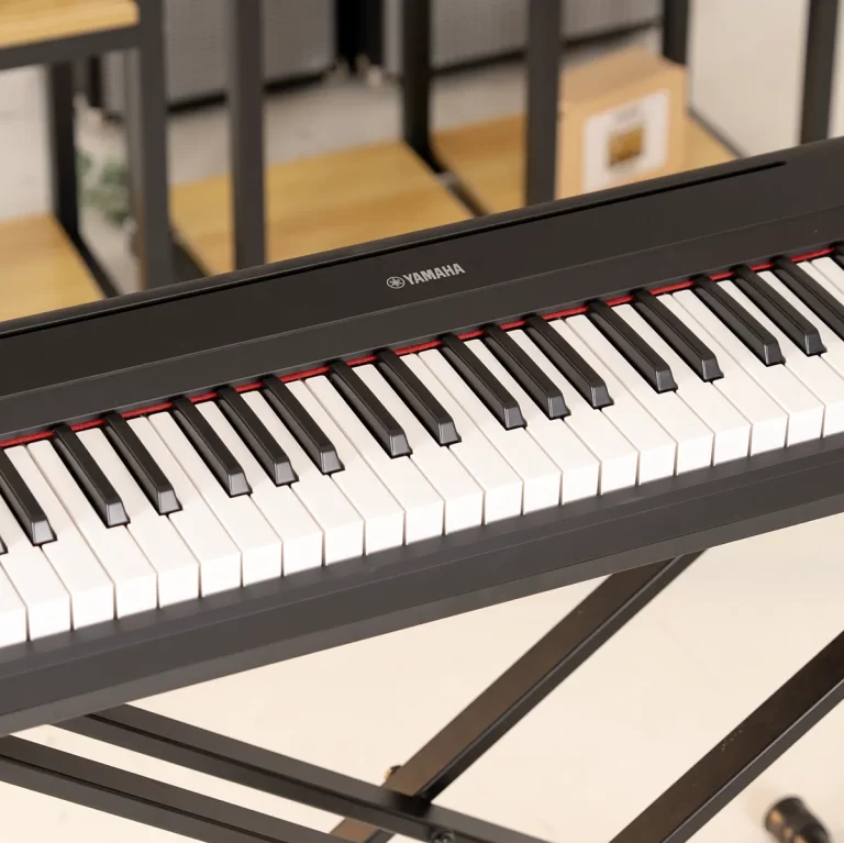 Yamaha digital piano keyboard on a black metal stand, showing white and black keys. ขายราคาพิเศษ