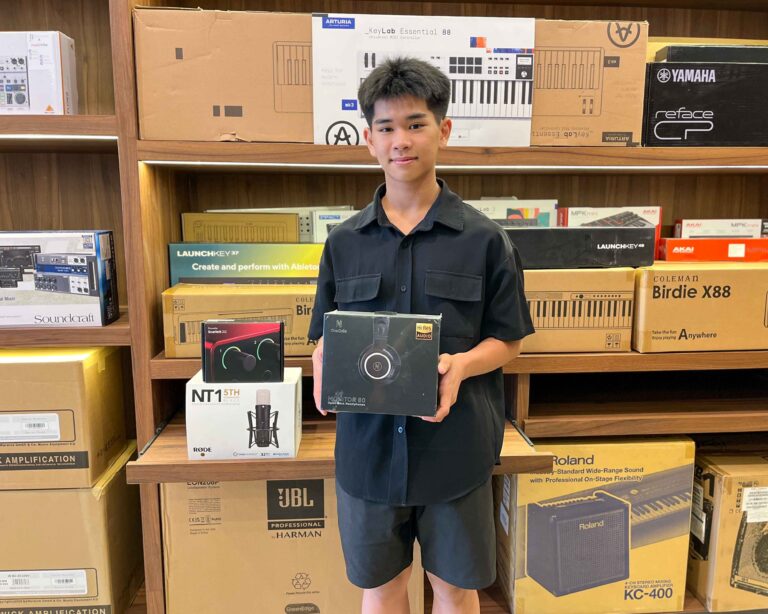 FOCUSRITE SCARLETT 2I2 4th GEN + ไมโครโฟน Rode NT1 Gen5 Black + หูฟัง OneOdio Monitor 80