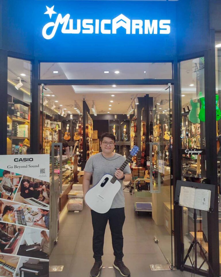 โปร่งไฟฟ้า LAVA ME Play with Lite Bag Deep Blue แฟชั่น