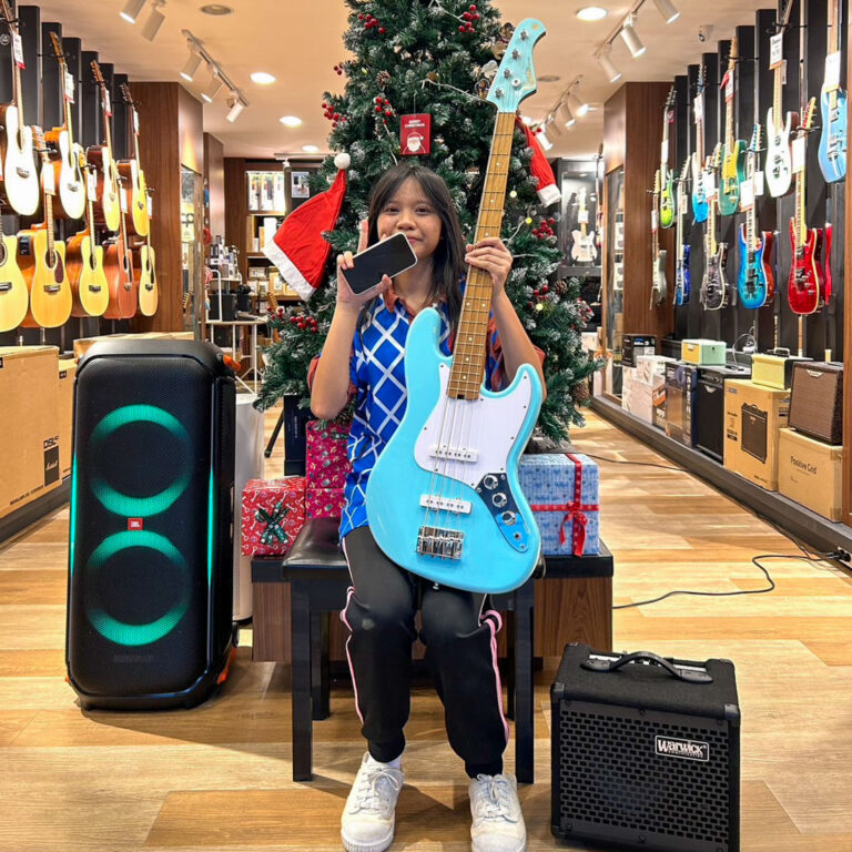 Gusta Bonnie-BL Blue + แอมป์เบส WARWICK BC-10