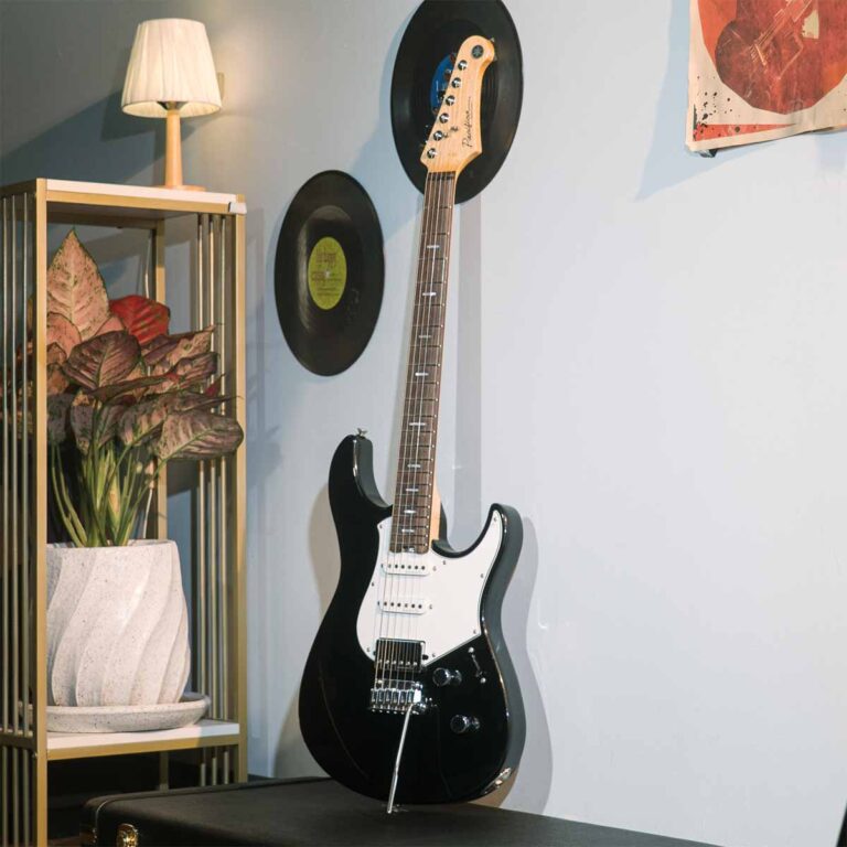 Yamaha Pacifica Professional PACP12 กีตาร์ไฟฟ้า ขายราคาพิเศษ