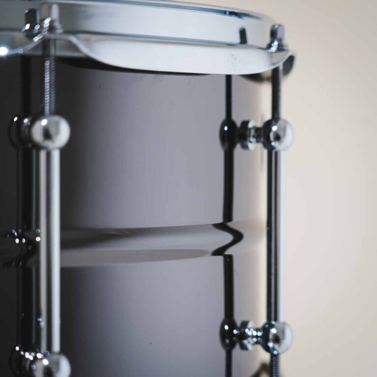 Ludwig LU0713C Universal 7 x 13″ Black Brass Chrome Snare Drum กลองสแนร์ ขายราคาพิเศษ