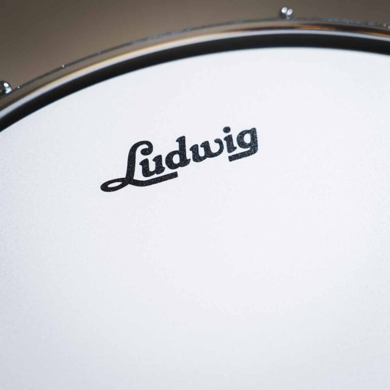 Ludwig LU5514C Universal 5.5 x 14″ Black Brass Chrome Snare Drum กลองสแนร์ ขายราคาพิเศษ