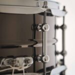 Ludwig LU5514C Universal 5.5 x 14″ Black Brass Chrome Snare Drum กลองสแนร์ ขายราคาพิเศษ