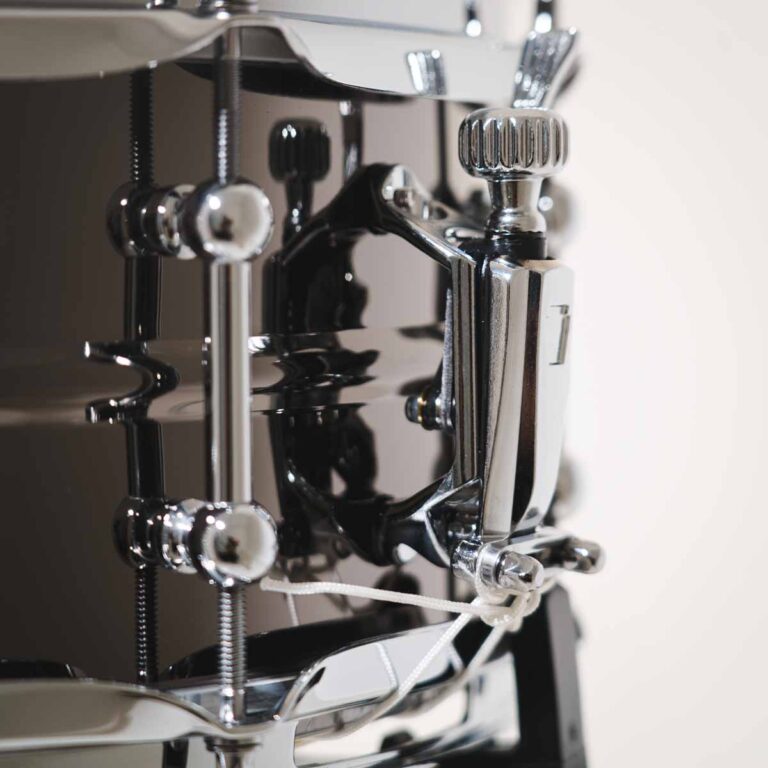 Ludwig LU5514C Universal 5.5 x 14″ Black Brass Chrome Snare Drum กลองสแนร์ ขายราคาพิเศษ