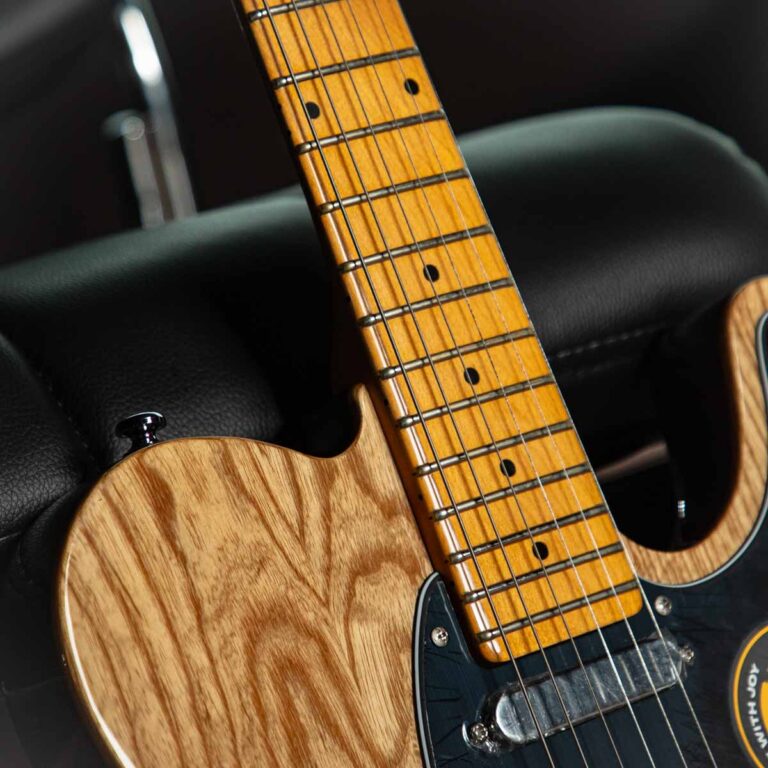 SIRE LARRY CARLTON T7TV ขายราคาพิเศษ
