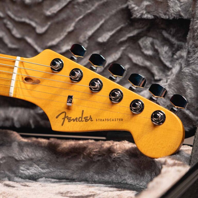 FENDER AMERICAN ULTRA II STRATOCASTER ขายราคาพิเศษ