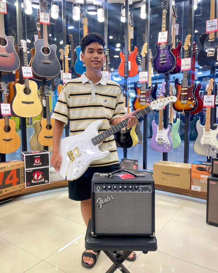 Gusta GST White Edition + FENDER CHAMPION II 25