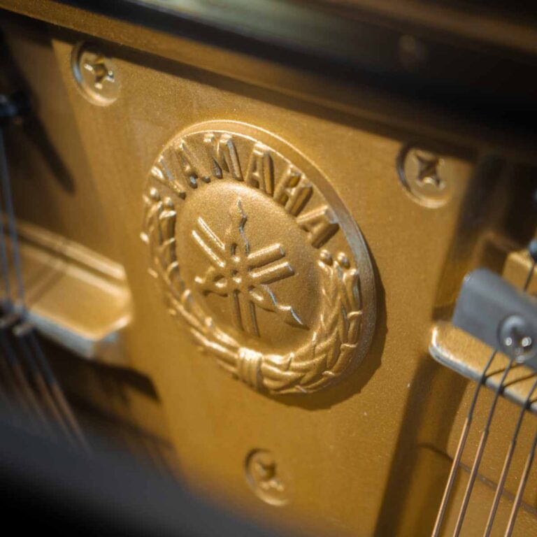 Yamaha Upright U30BL อัพไรท์เปียโน ขายราคาพิเศษ