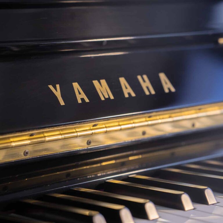 Yamaha Upright U30BL อัพไรท์เปียโน ขายราคาพิเศษ