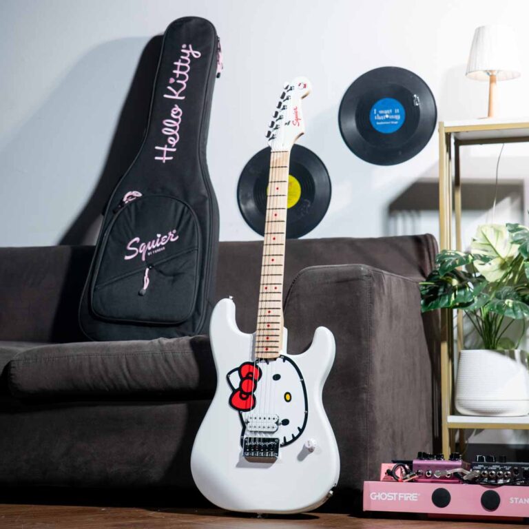 Squier Hello Kitty Stratocaster Limited Edition กีตาร์ไฟฟ้า ขายราคาพิเศษ