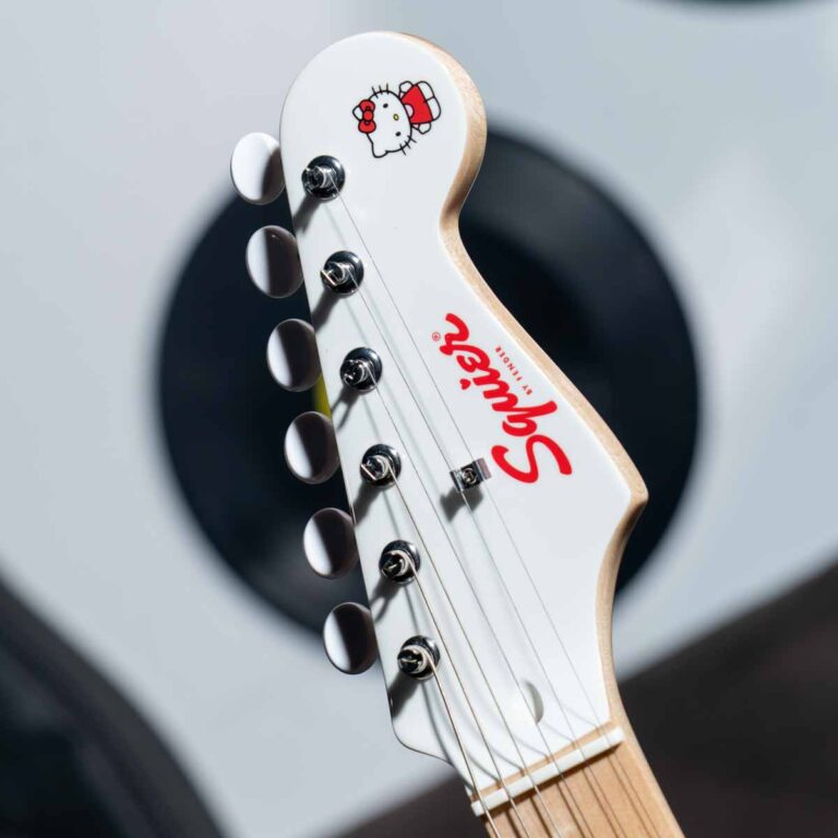 Squier Hello Kitty Stratocaster Limited Edition กีตาร์ไฟฟ้า ขายราคาพิเศษ