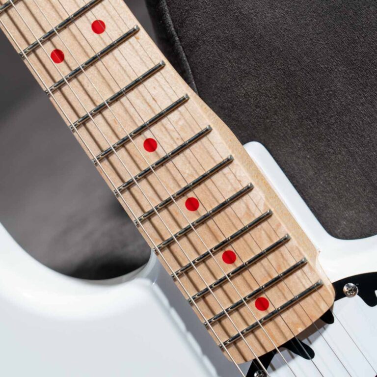 Squier Hello Kitty Stratocaster Limited Edition กีตาร์ไฟฟ้า ขายราคาพิเศษ