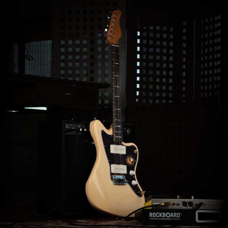 Sire Larry Carlton J3 ขายราคาพิเศษ