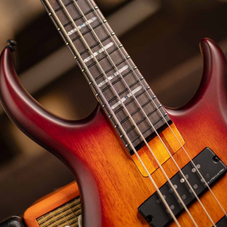 SIRE MARCUS MILLER M6 4 STRINGS เบสไฟฟ้า ขายราคาพิเศษ