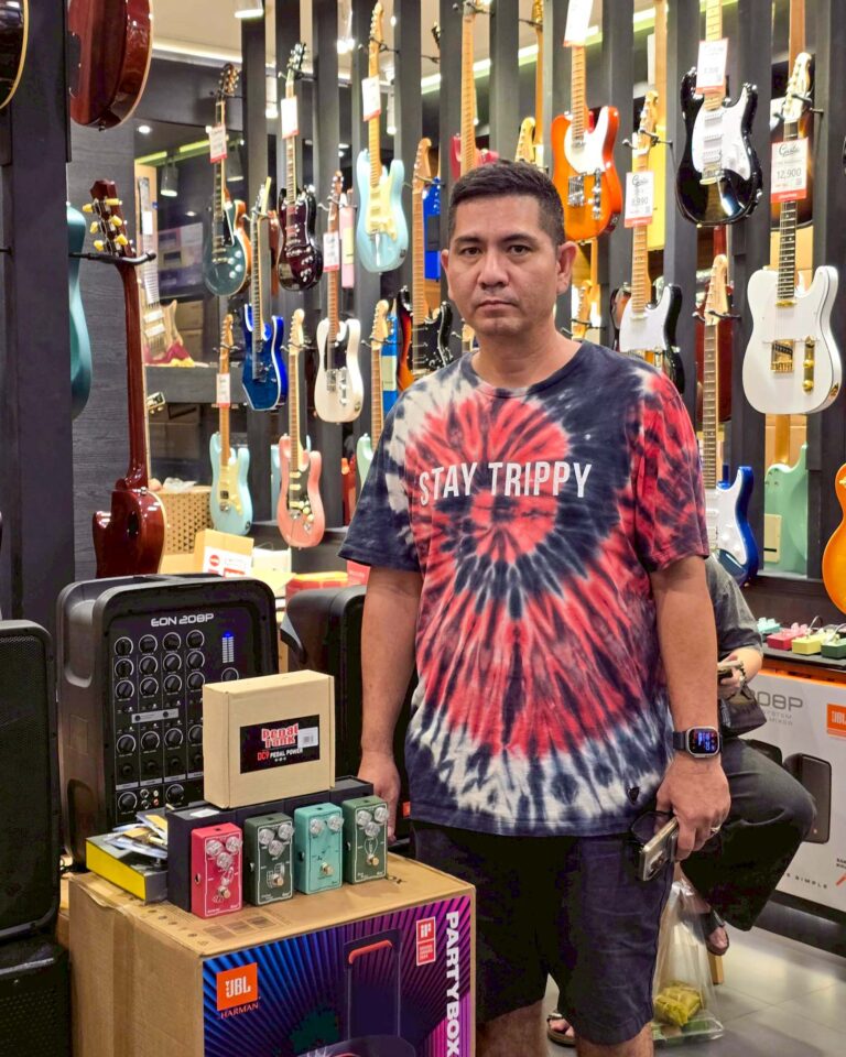 Belcat DST-601- เอฟเฟค Belcat OVD-602- เอฟเฟค Belcat CHR-604- เอฟเฟค Belcat DLY-603- พาวเวอร์ซัพพลาย PedalTank DC9 Multi Regulator- สายแจ็ค Rockboard Flat Cable Gold 5