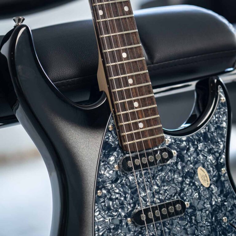 PEAVEY RAPTOR CUSTOM กีตาร์ไฟฟ้า SILVERBURST ขายราคาพิเศษ