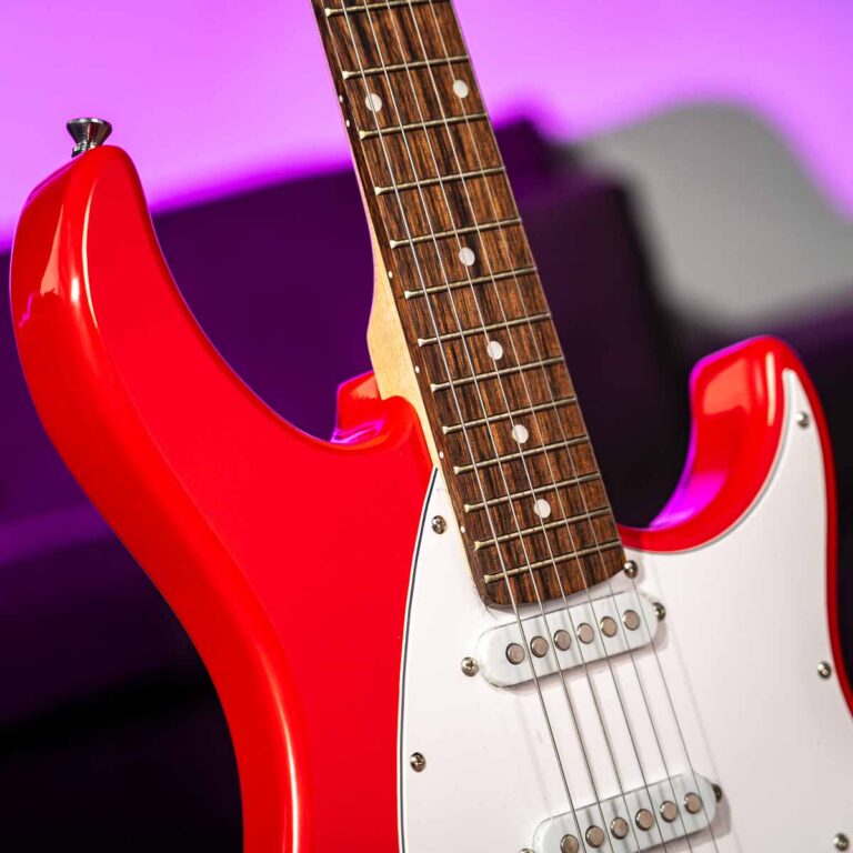 PEAVEY RAPTOR PLUS กีตาร์ไฟฟ้า RED ขายราคาพิเศษ