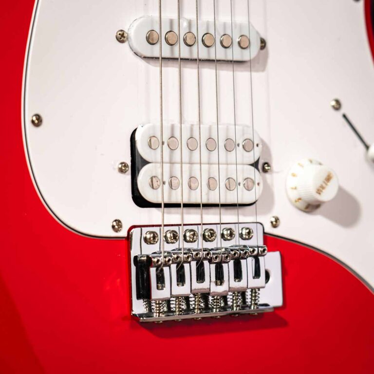 PEAVEY RAPTOR PLUS กีตาร์ไฟฟ้า RED ขายราคาพิเศษ