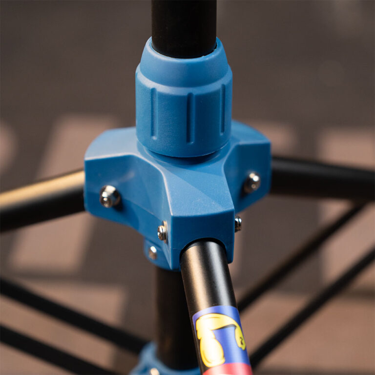 Close-up of a blue adjustable clamp securing a vertical pole on a tripod-like stand, with screws visible. ขายราคาพิเศษ