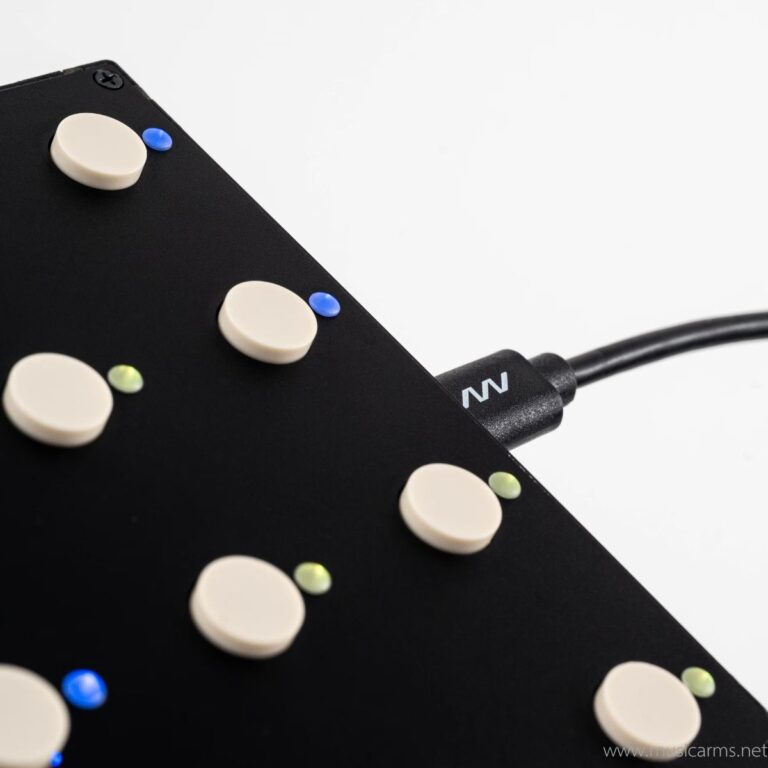 Intech Studio Grid BU16 ขายราคาพิเศษ