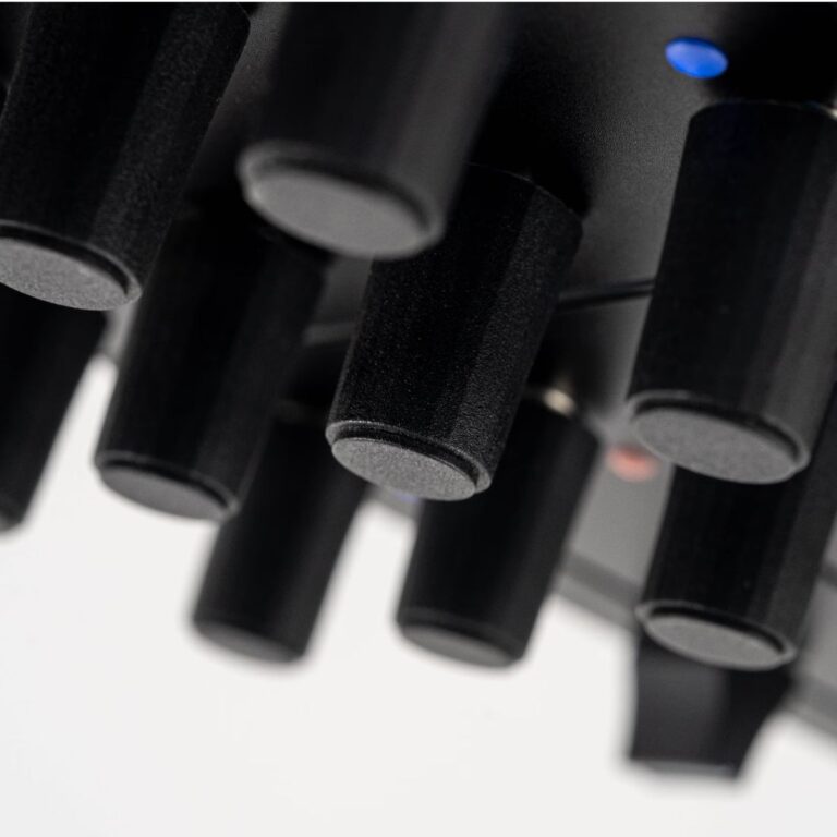 Intech Studio Grid EN16 ขายราคาพิเศษ