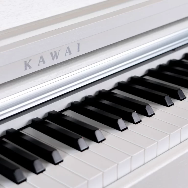 Close-up of a white piano keyboard with black keys in focus and the Kawai logo on the fallboard ขายราคาพิเศษ