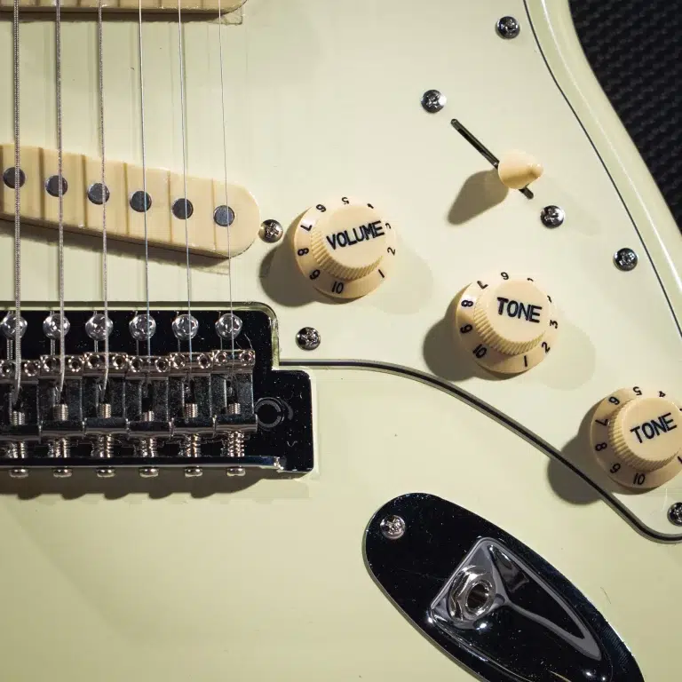 Gusta Roadster S325V SSS กีตาร์ไฟฟ้า ขายราคาพิเศษ