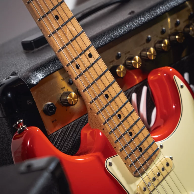 Gusta Roadster S325V SSS กีตาร์ไฟฟ้า ขายราคาพิเศษ