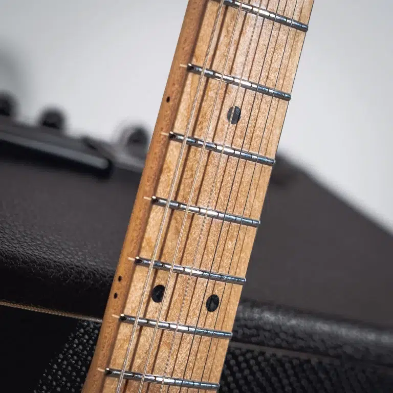 Gusta Roadster S325V SSS กีตาร์ไฟฟ้า ขายราคาพิเศษ