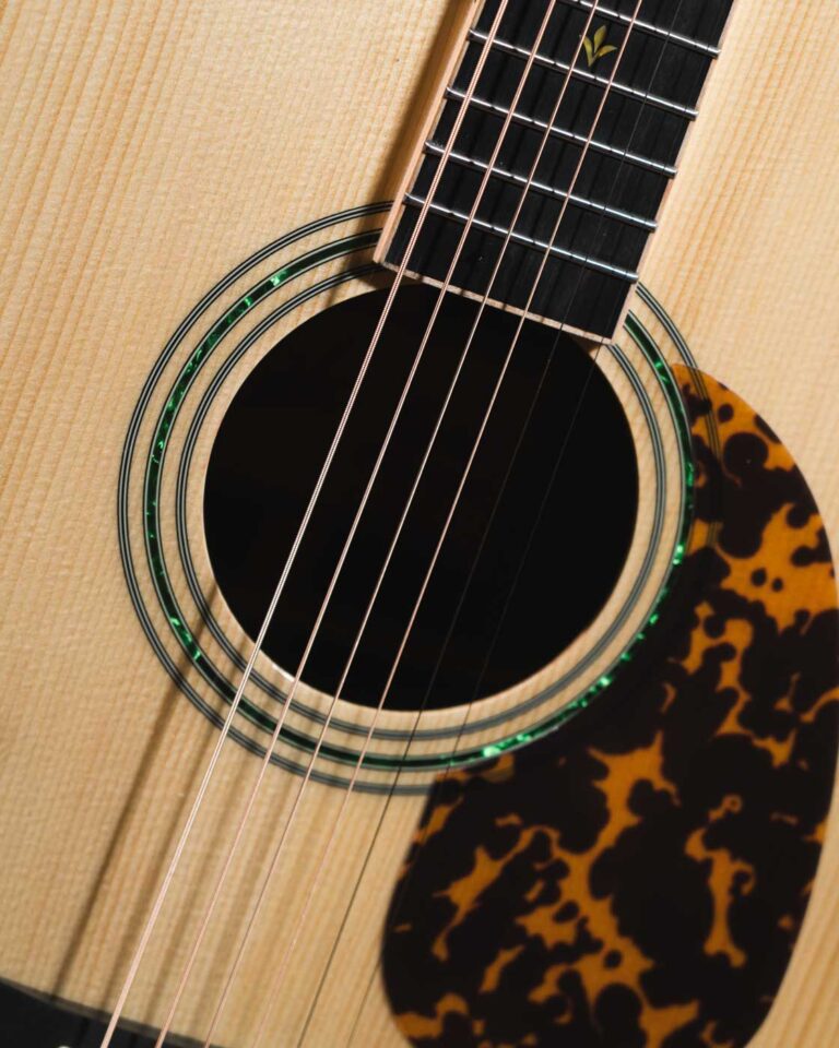 Gusta RIN JUGG Signature กีตาร์โปร่งไฟฟ้า ขายราคาพิเศษ