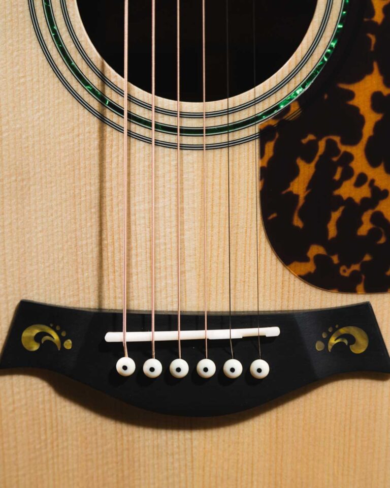 Gusta RIN JUGG Signature กีตาร์โปร่งไฟฟ้า ขายราคาพิเศษ