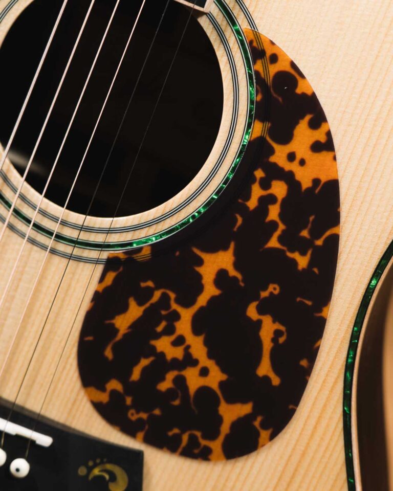 Gusta RIN JUGG Signature กีตาร์โปร่งไฟฟ้า ขายราคาพิเศษ