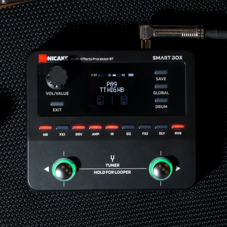 SonicaKE Smart Box multi-effects guitar pedal with a central display and two green-ring knobs on a textured surface. ขายราคาพิเศษ
