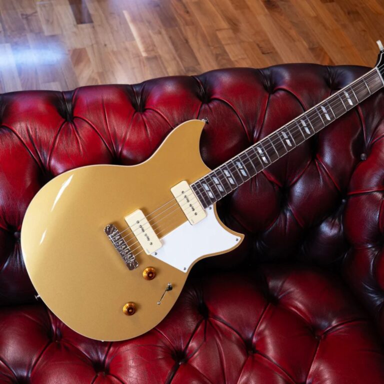 กีตาร์ไฟฟ้า Yamaha RS02CB Chris Buck Signature Revstar ขายราคาพิเศษ