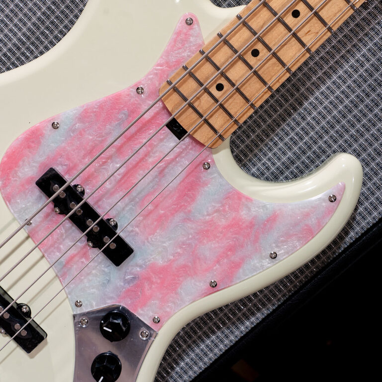 Gusta Roadster J325 4 String Bass เบสไฟฟ้า ขายราคาพิเศษ