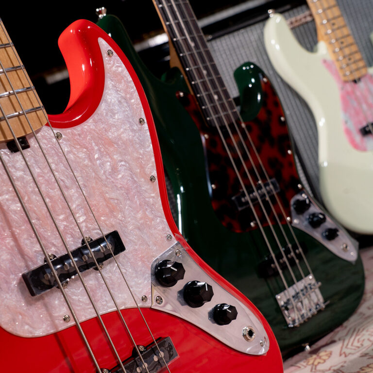 Gusta Roadster J325 4 String Bass เบสไฟฟ้า ขายราคาพิเศษ