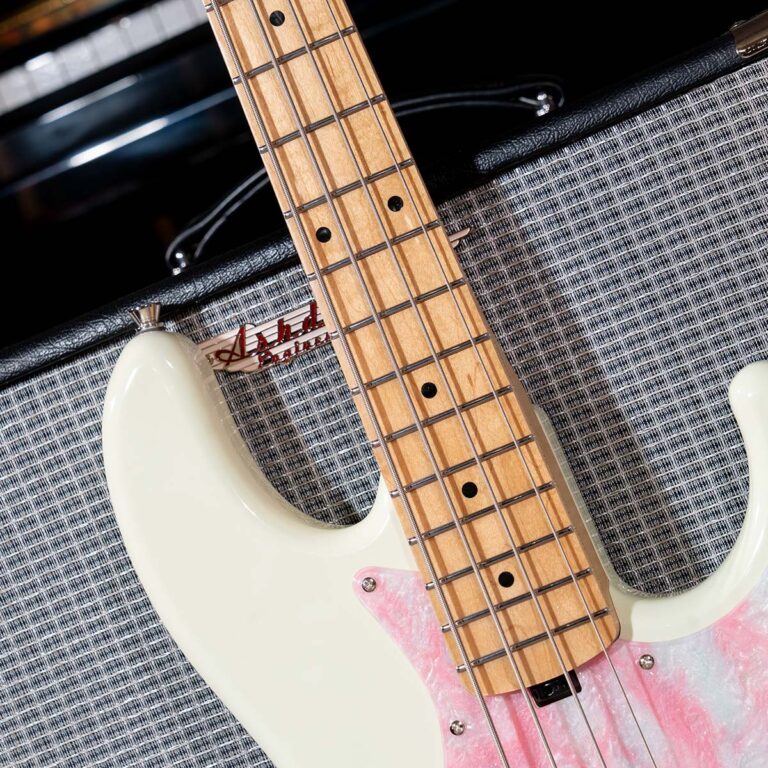 Gusta Roadster J325 4 String Bass เบสไฟฟ้า ขายราคาพิเศษ