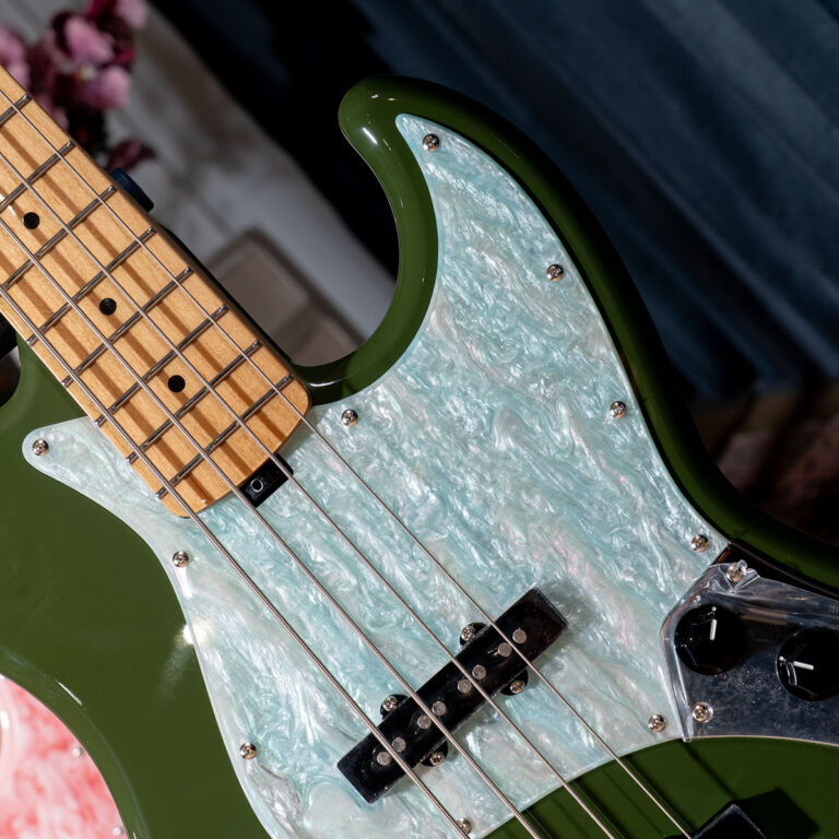 Gusta Roadster J325 4 String Bass เบสไฟฟ้า ขายราคาพิเศษ