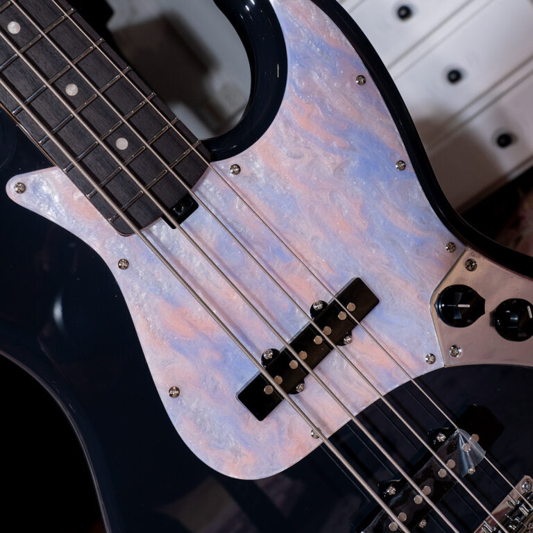 Gusta Roadster J325 4 String Bass เบสไฟฟ้า ขายราคาพิเศษ