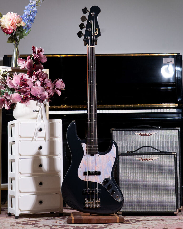 Gusta Roadster J325 4 String Bass เบสไฟฟ้า ขายราคาพิเศษ