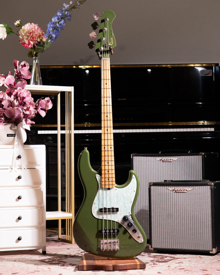 Gusta Roadster J325 4 String Bass เบสไฟฟ้า ขายราคาพิเศษ