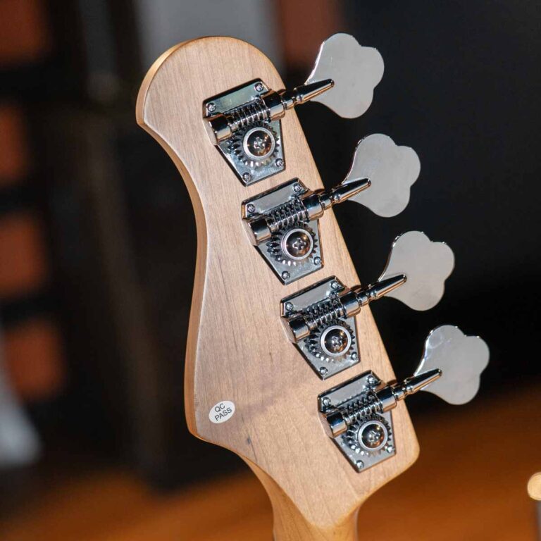 Gusta Roadster J525 4 String Bass เบสไฟฟ้า ขายราคาพิเศษ