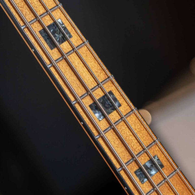 Gusta Roadster J525 4 String Bass เบสไฟฟ้า ขายราคาพิเศษ