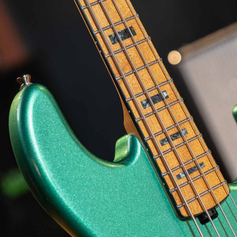 Gusta Roadster J525 4 String Bass เบสไฟฟ้า ขายราคาพิเศษ