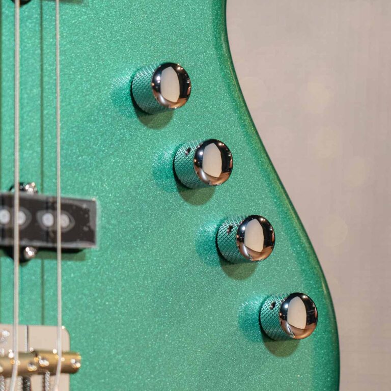 Gusta Roadster J525 4 String Bass เบสไฟฟ้า ขายราคาพิเศษ
