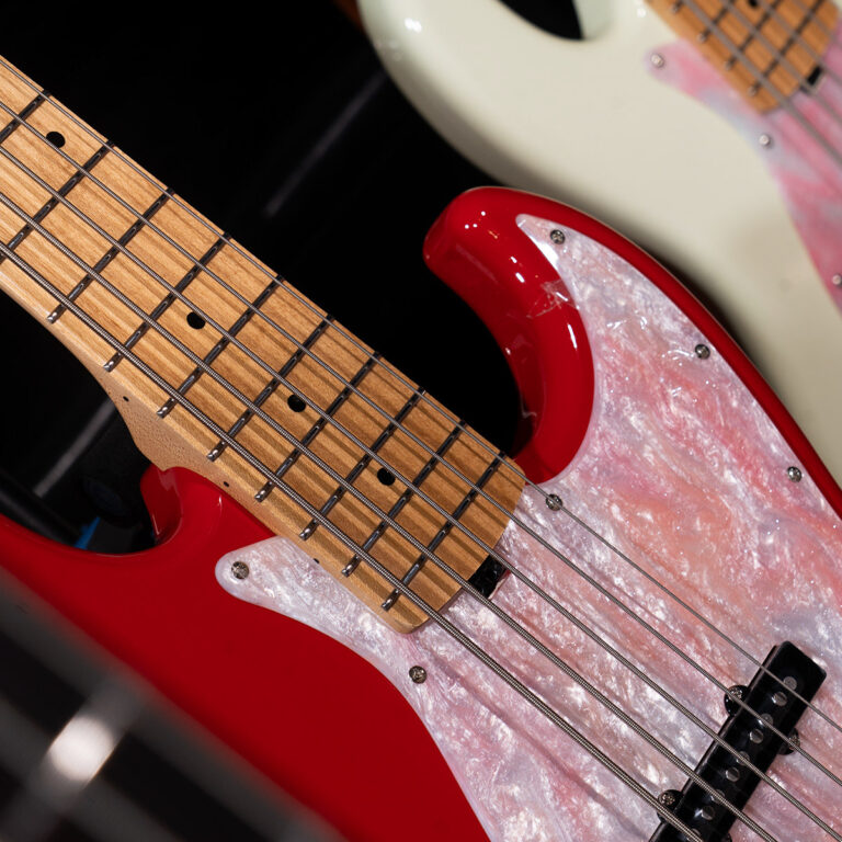 Gusta Roadster J325 5 String เบสไฟฟ้า ขายราคาพิเศษ