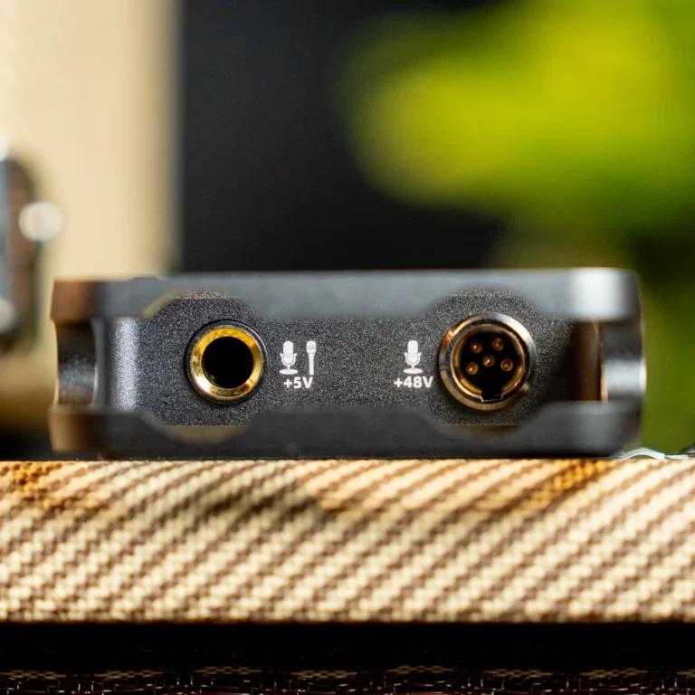 Close-up of an audio device back panel showing +5V and +48V indicators next to input jacks (one 3.5mm/trs and one 5-pin connector). ขายราคาพิเศษ