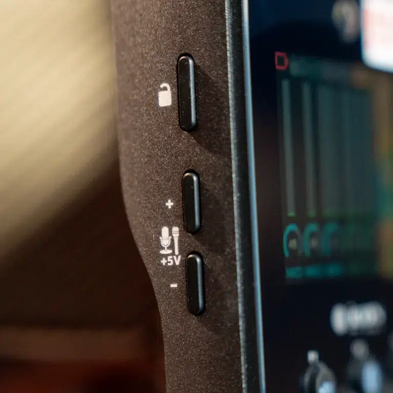 Close-up of a device's side panel with vertical buttons: unlock icon at top, a plus-volume button with a microphone and +5V label in the middle, and a minus button below. ขายราคาพิเศษ