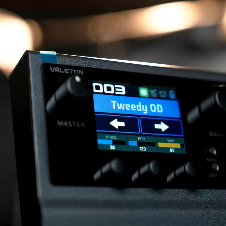 Close-up of a Valeton pedal screen displaying 'Tweedy OD' with left and right arrow buttons. ขายราคาพิเศษ